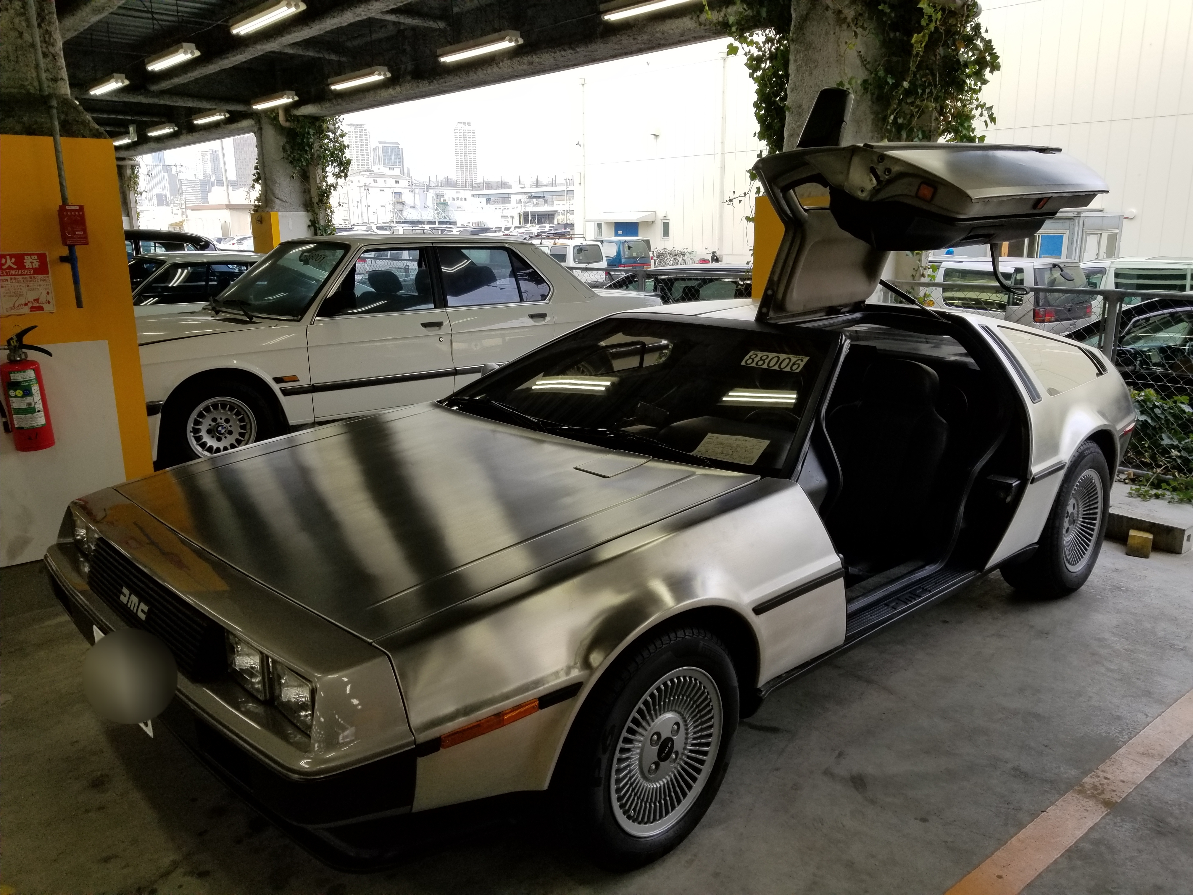 デロリアン | 橿原市のカーコンビニ倶楽部 株式会社瀬川オート 自動車